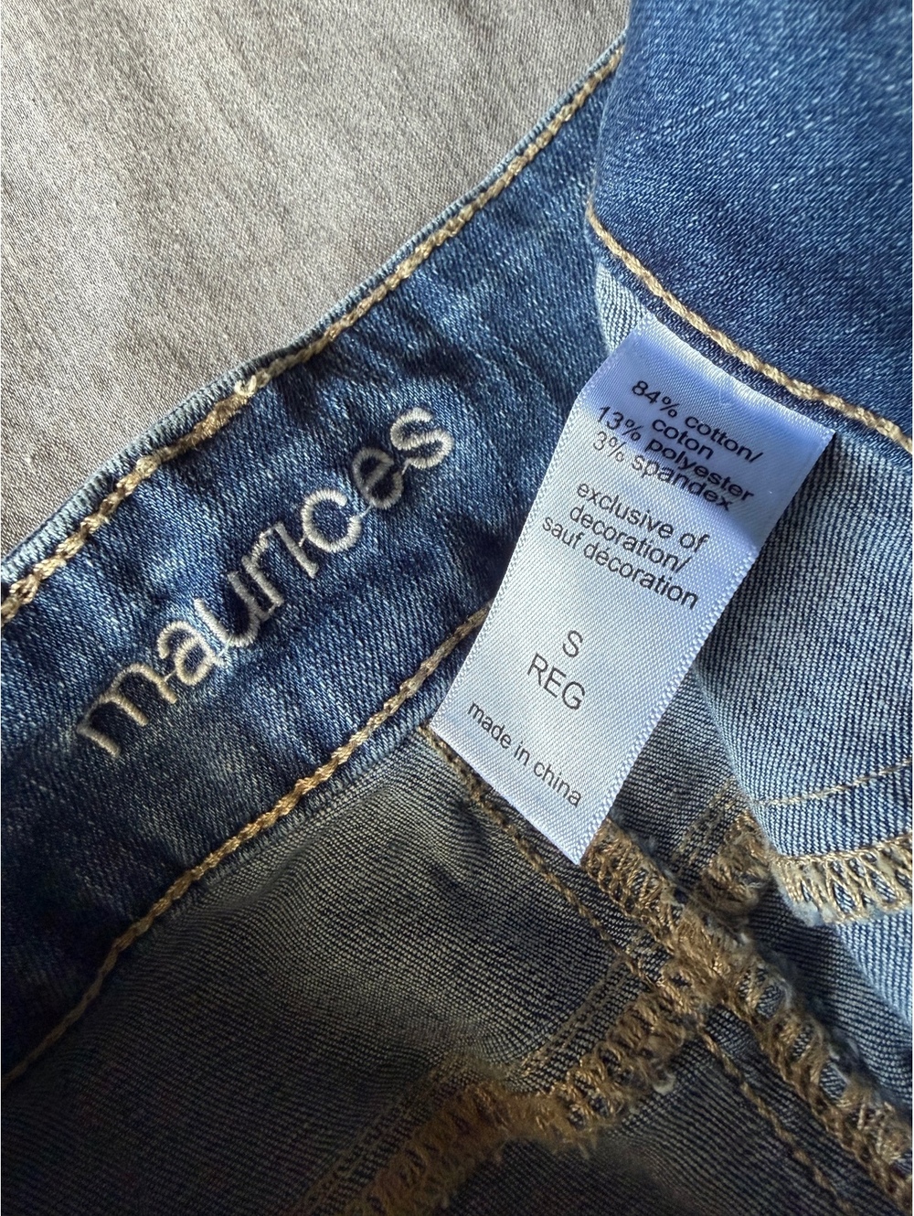 Maurices Size Small Reg Distressed Capris Low Rise - Picture 2 of 7